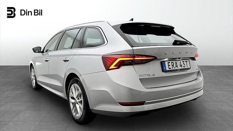 Begagnad Skoda Octavia Style 110 HK (80 kW) 2023 Ljusgrå Kombi