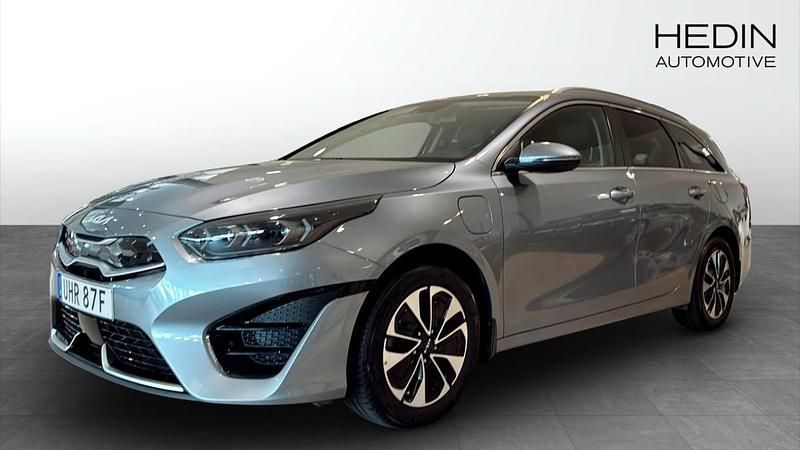 Grå (silver) Begagnad 2022 Kia Ceed Sportswagon Advance Kombi | 259 500 kr (Marknadspris) - Bild 1/4