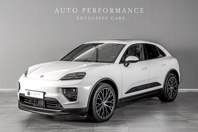 Vit Begagnad 2024 Porsche Macan 4 Electric SUV | 879 900 kr (Bra pris) - Bild 1/4