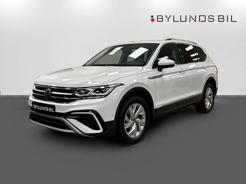 Begagnad VW Tiguan Allspace Elegance 200 HK (147 kW) 2022 Vit SUV