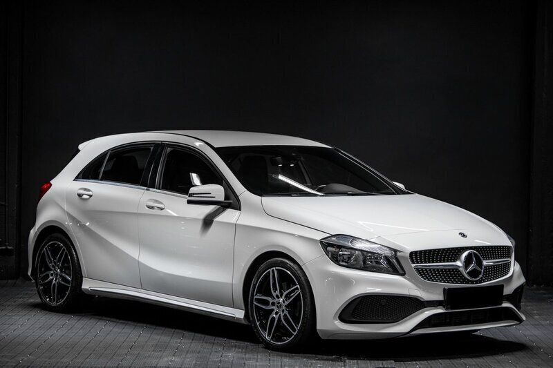 Vit Begagnad 2018 Mercedes A180 Style Halvkombi | 174 500 kr (Marknadspris) - Bild 1/4