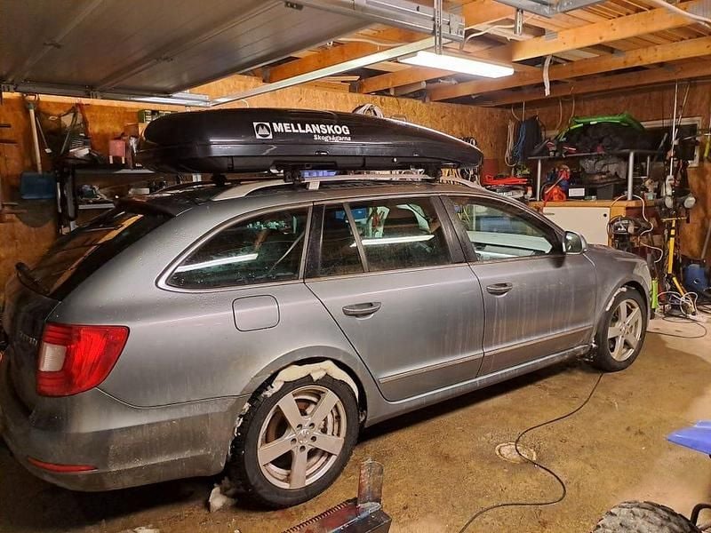 Begagnad 2012 Skoda Superb Kombi | 39 000 kr (Superpris) - Bild 1/4