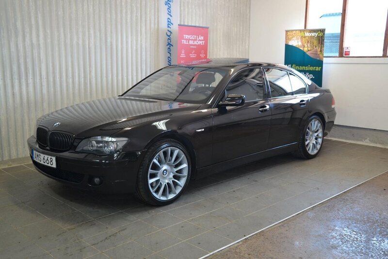 Svart Begagnad 2006 BMW 750 Sedan | 84 900 kr (Superpris) - Bild 1/4