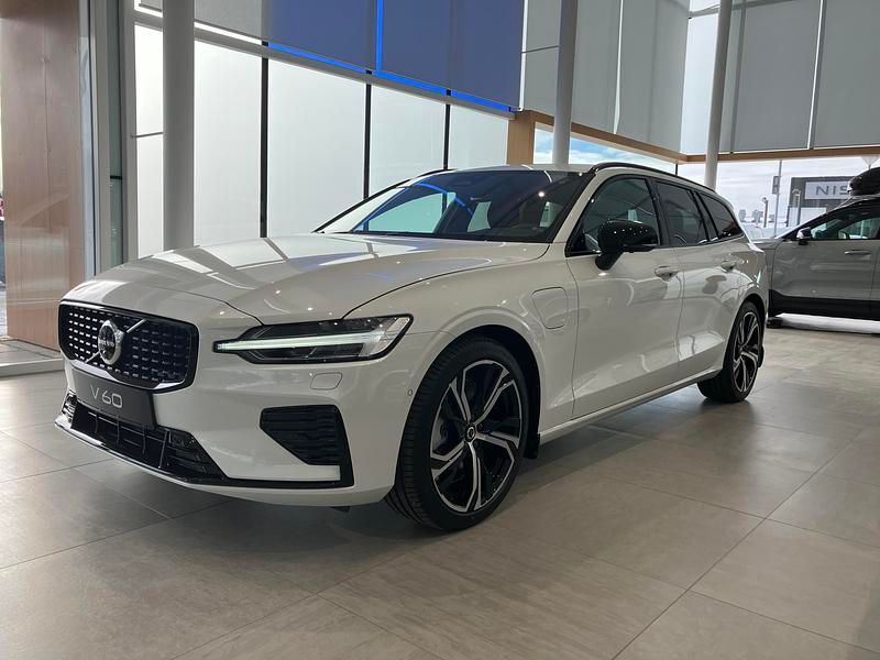 Vit Begagnad 2024 Volvo V60 Plus Kombi | 606 900 kr - Bild 1/4