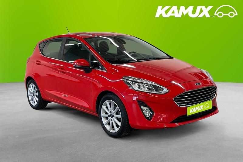 Begagnad Ford Fiesta Titanium 101 HK (74 kW) 2018 Röd Halvkombi