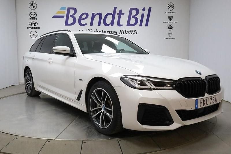 Alpinvit Begagnad 2022 BMW 530e M Sport Kombi | 389 500 kr (Marknadspris) - Bild 1/3