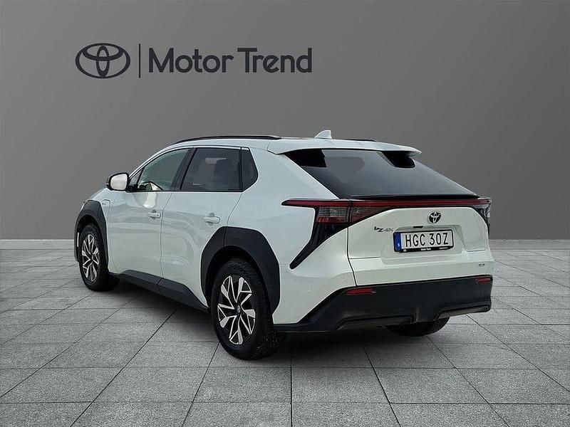 Begagnad Toyota bZ4X Executive 161 kW (219 HK) 2024 Vit SUV
