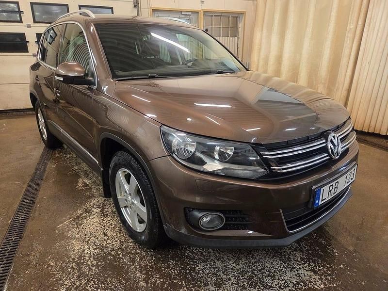 Begagnad VW Tiguan 160 HK (117 kW) 2012 Brun SUV