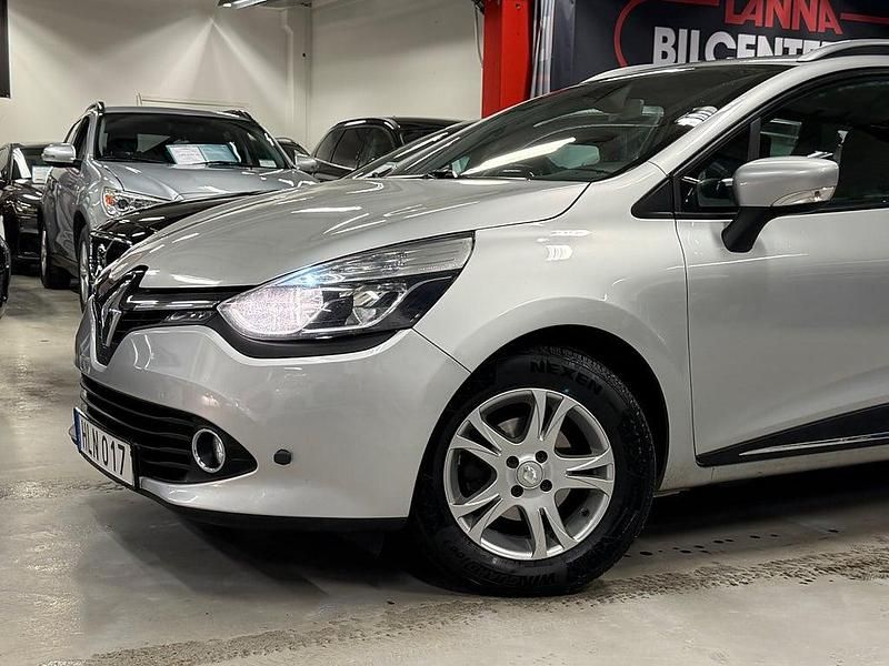 Begagnad Renault Clio GrandTour 90 HK (66 kW) 2014 Silver Kombi