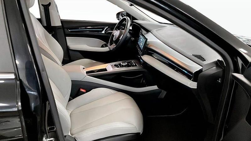 Begagnad MG MG5 EV Luxury 114 kW (156 HK) 2022 Svart (black) Kombi