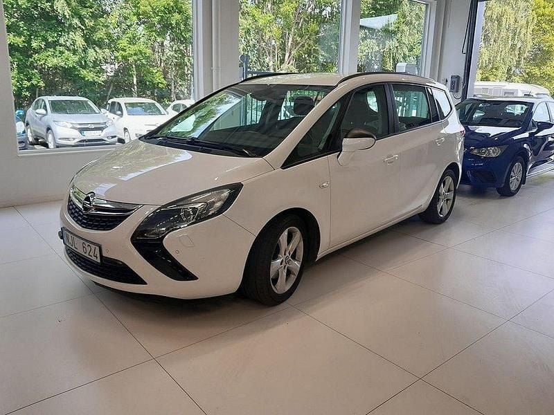 Begagnad Opel Zafira Tourer 142 HK (104 kW) 2013 Vit Minibuss