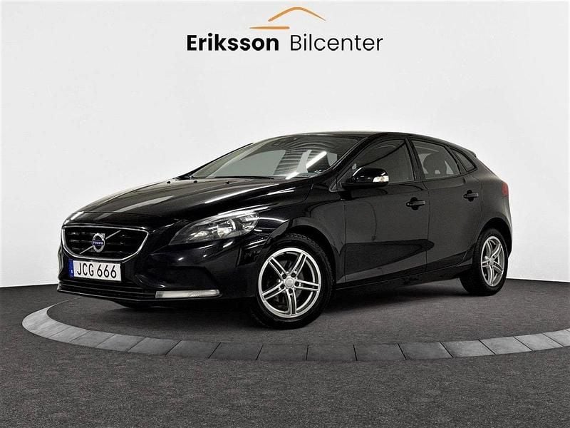 Svart Begagnad 2014 Volvo V40 Kinetic Kombi | 74 900 kr (Marknadspris) - Bild 1/4