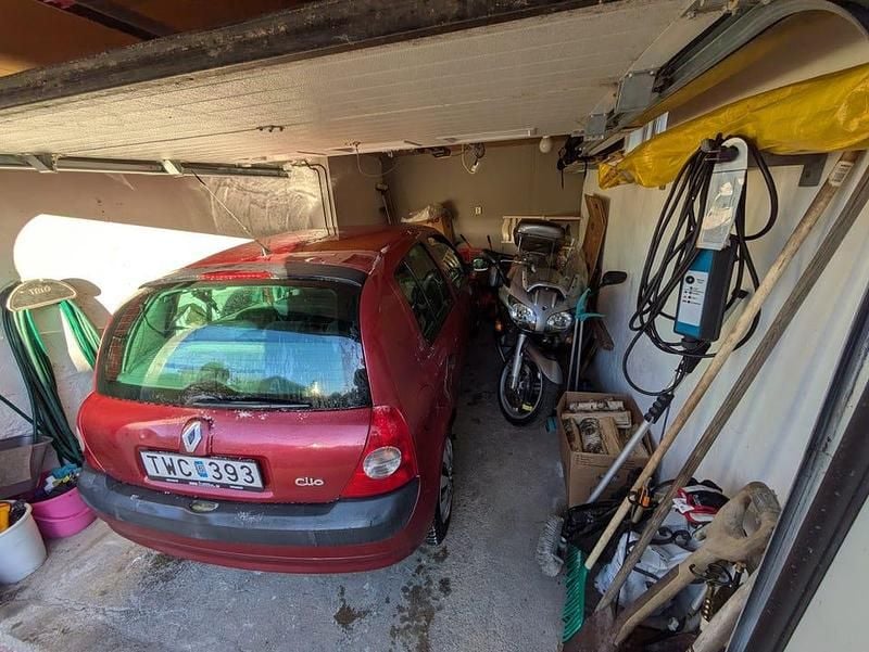 Begagnad 2003 Renault Clio II Halvkombi | 18 000 kr (Marknadspris) - Bild 1/2