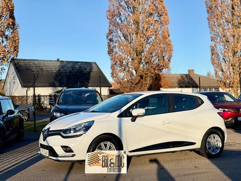 Vit Begagnad 2018 Renault Clio IV Expression Halvkombi | 83 800 kr (Marknadspris) - Bild 1/4