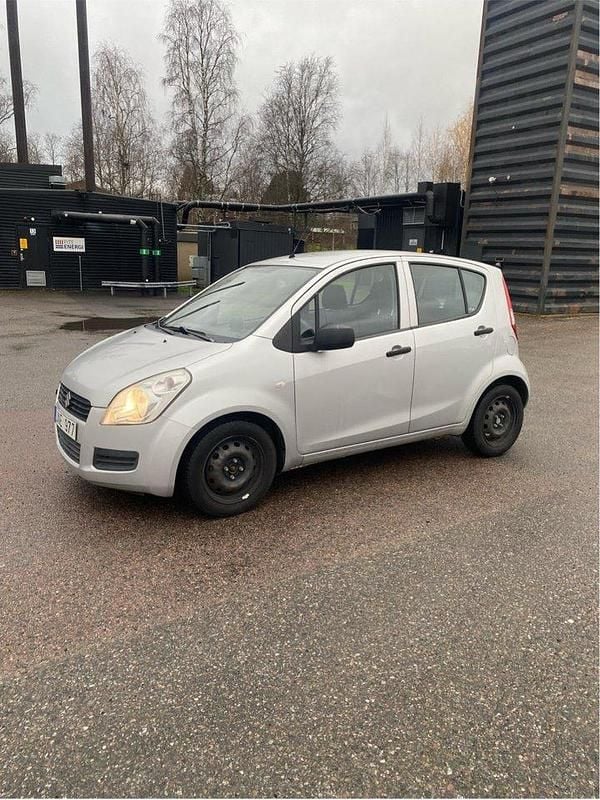 Grå Begagnad 2009 Suzuki Splash Halvkombi | 14 900 kr (Superpris) - Bild 1/4