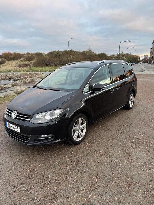 Svart Begagnad 2018 VW Sharan GT Minibuss | 150 000 kr (Bra pris) - Bild 1/4
