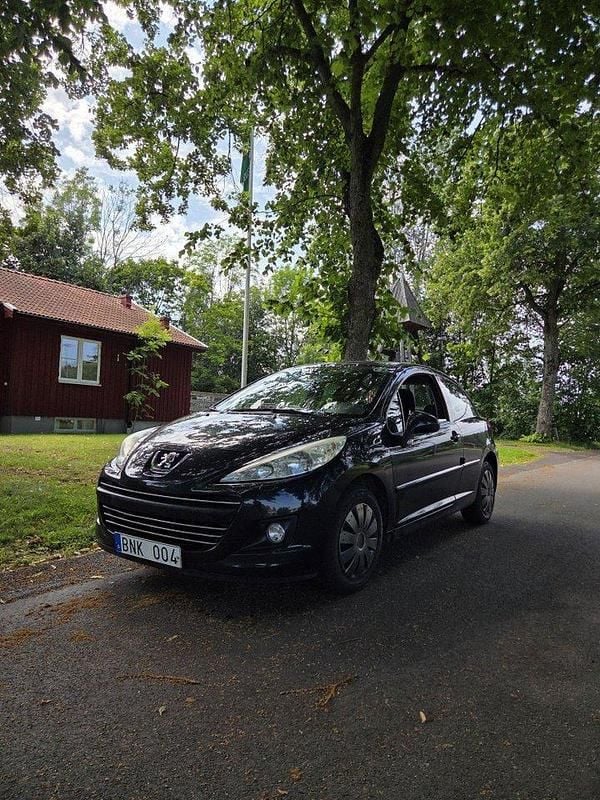 Svart Begagnad 2009 Peugeot 207 Halvkombi | 29 900 kr (Marknadspris) - Bild 1/4