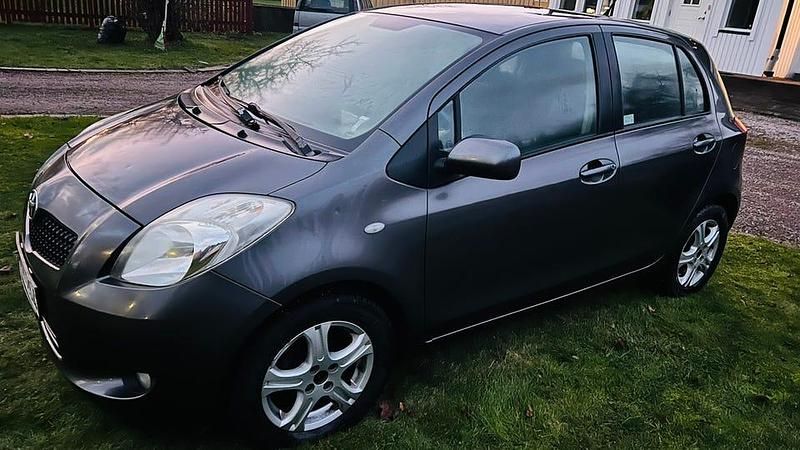 Begagnad 2008 Toyota Yaris Halvkombi | 26 500 kr (Bra pris) - Bild 1/4