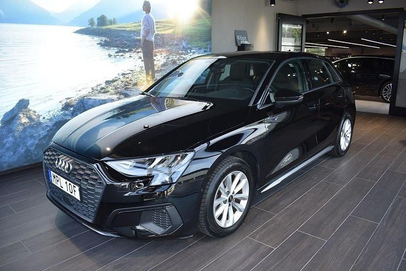 Svart Begagnad 2022 Audi A3 Sportback Proline Halvkombi | 239 000 kr (Lite dyr) - Bild 1/4