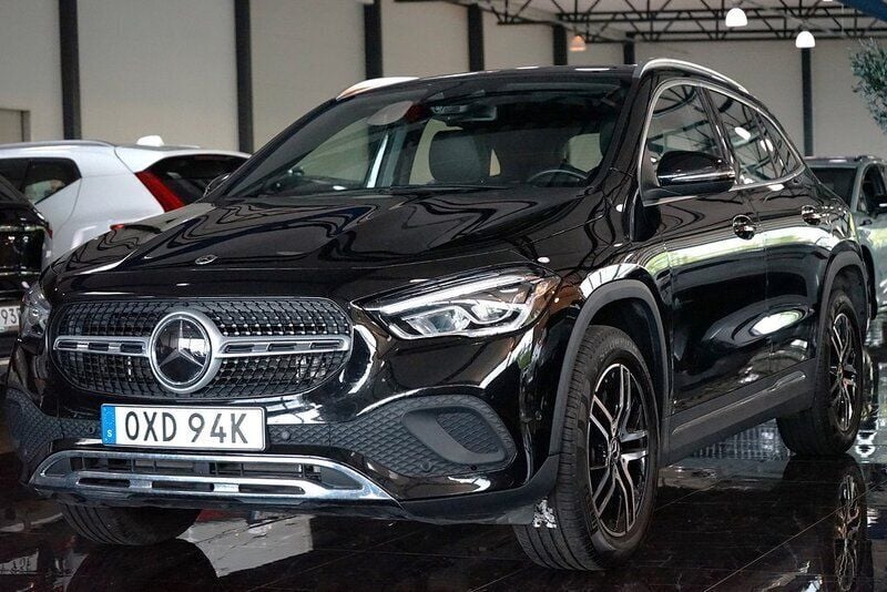 Svart Begagnad 2021 Mercedes GLA250 SUV | 324 500 kr (Bra pris) - Bild 1/4