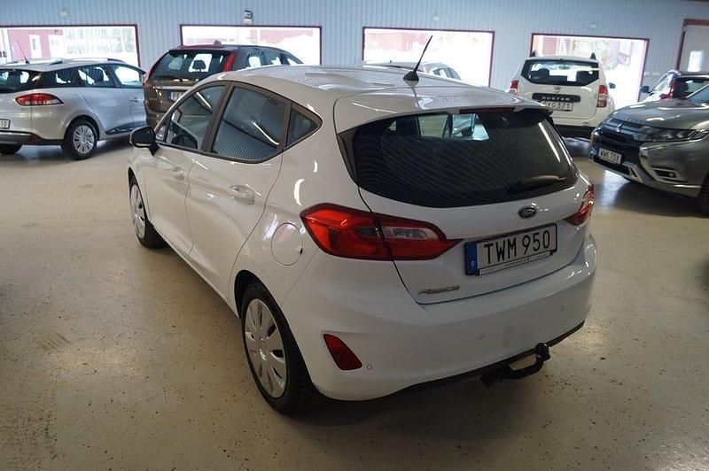 Begagnad Ford Fiesta Trend 86 HK (63 kW) 2018 Vit Halvkombi