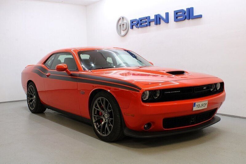 Orange Begagnad 2016 Dodge Challenger Sportkupé | 525 000 kr (Bra pris) - Bild 1/4