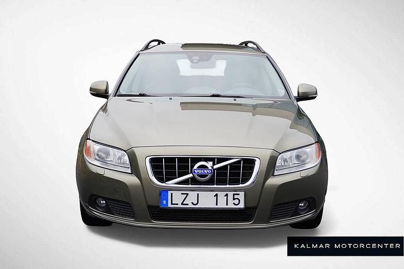 Begagnad Volvo V70 Momentum 215 HK (158 kW) 2011 Grön Kombi