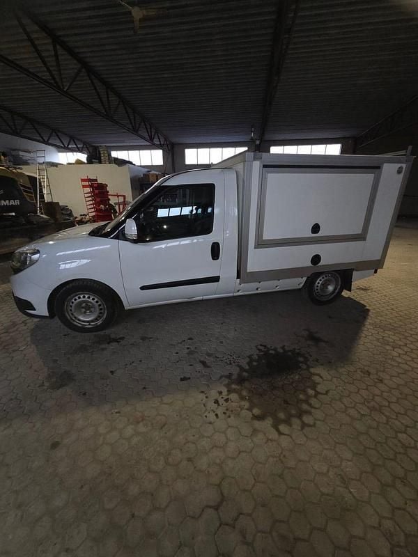 Begagnad Fiat Doblò 90 HK (66 kW) 2016 Minibuss