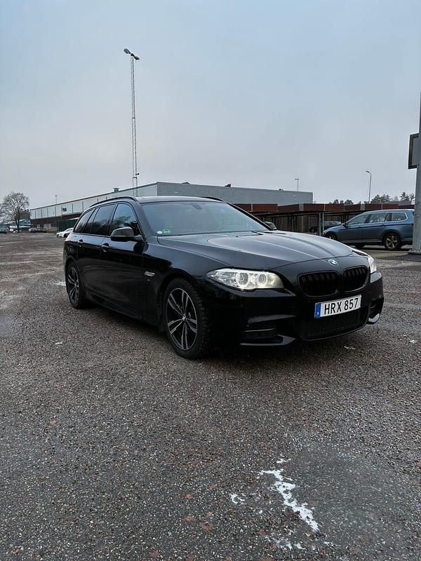 Begagnad 2017 BMW 520 M Sport Kombi | 190 000 kr (Superpris) - Bild 1/4