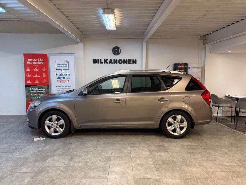 Mörkgrå (grå) Begagnad 2012 Kia Ceed Sportswagon Kombi | 54 900 kr (Marknadspris) - Bild 1/4