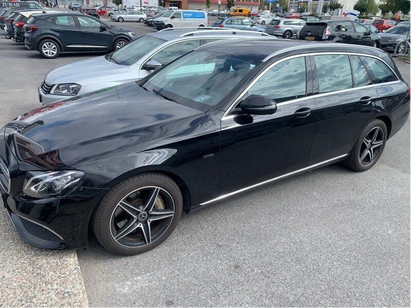 Grå Begagnad 2019 Mercedes E300 Avantgarde Kombi | 230 000 kr (Dyr) - Bild 1/3