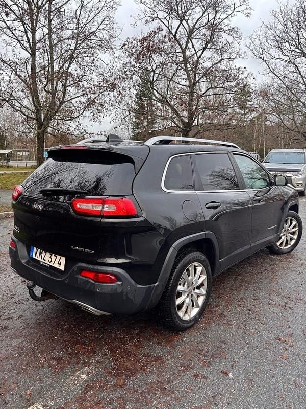 Begagnad 2015 Jeep Cherokee SUV | 120 000 kr (Bra pris) - Bild 1/4