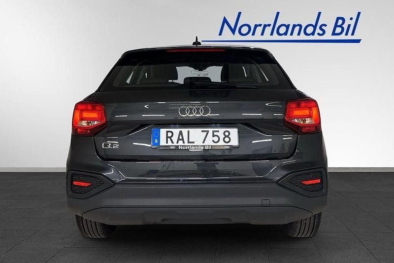 Manhattangrå metallic Begagnad 2023 Audi Q2 Proline SUV | 319 000 kr (Dyr) - Bild 1/4