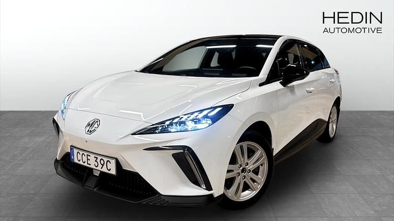 Vit Begagnad 2022 MG MG4 EV Luxury Halvkombi | 249 900 kr (Marknadspris) - Bild 1/4