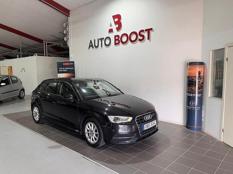 Svart Begagnad 2013 Audi A3 Sportback Attraction Halvkombi | 93 900 kr (Marknadspris) - Bild 1/4
