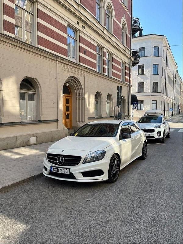 Vit Begagnad 2014 Mercedes A180 AMG line Halvkombi | 109 900 kr (Marknadspris) - Bild 1/4