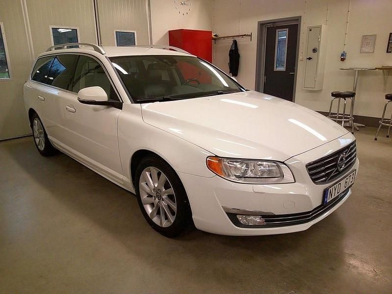 Begagnad Volvo V70 Summum 116 HK (85 kW) 2014 Vit Kombi