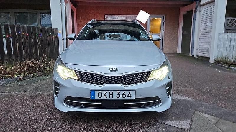 Begagnad 2017 Kia Optima Sport Kombi | 155 000 kr (Marknadspris) - Bild 1/4