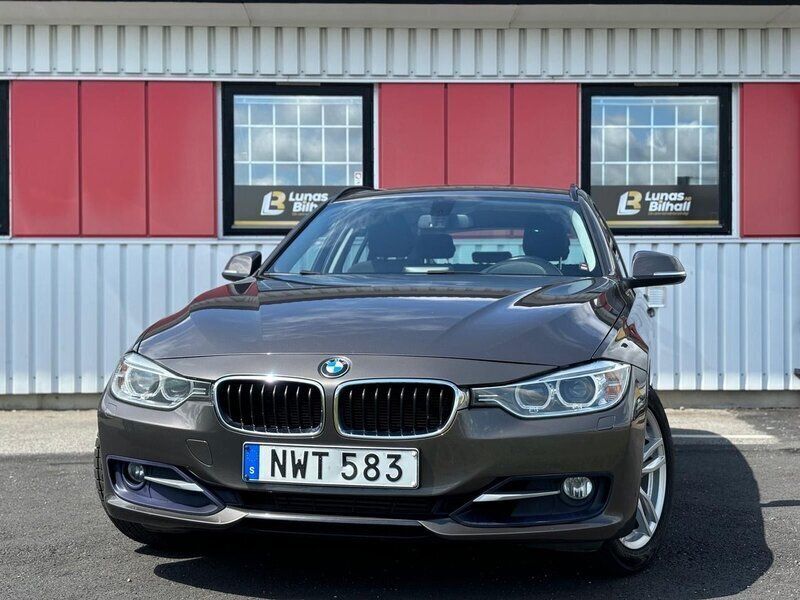 Brun Begagnad 2013 BMW 328 Sport Line Kombi | 129 900 kr (Superpris) - Bild 1/4