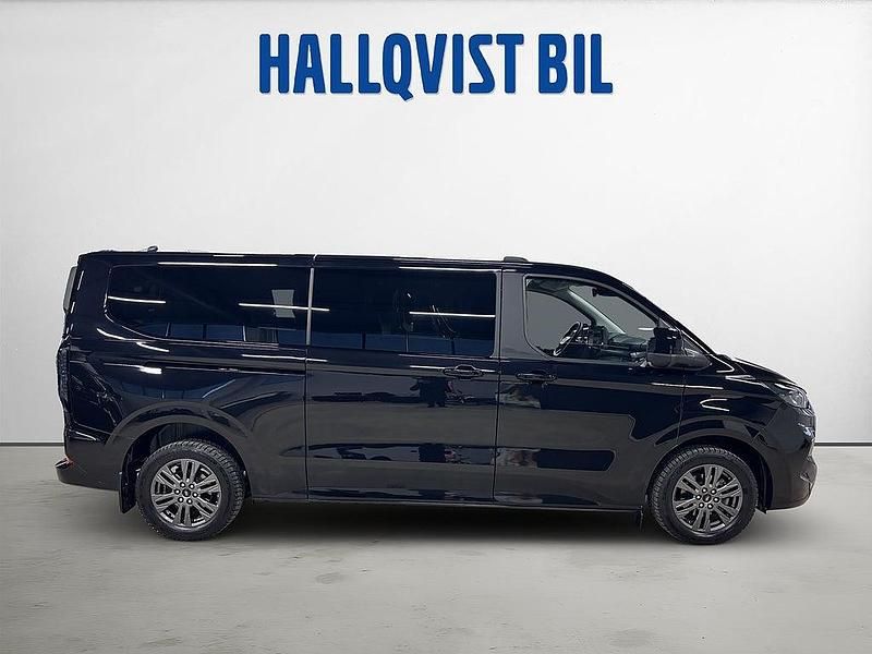 Begagnad Ford Tourneo Business Edition 170 HK (125 kW) 2024 Svart Minibuss