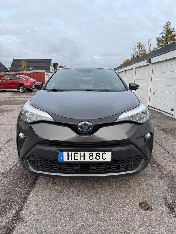 Grå Begagnad 2020 Toyota C-HR Edition SUV | 255 000 kr (Lite dyr) - Bild 1/3