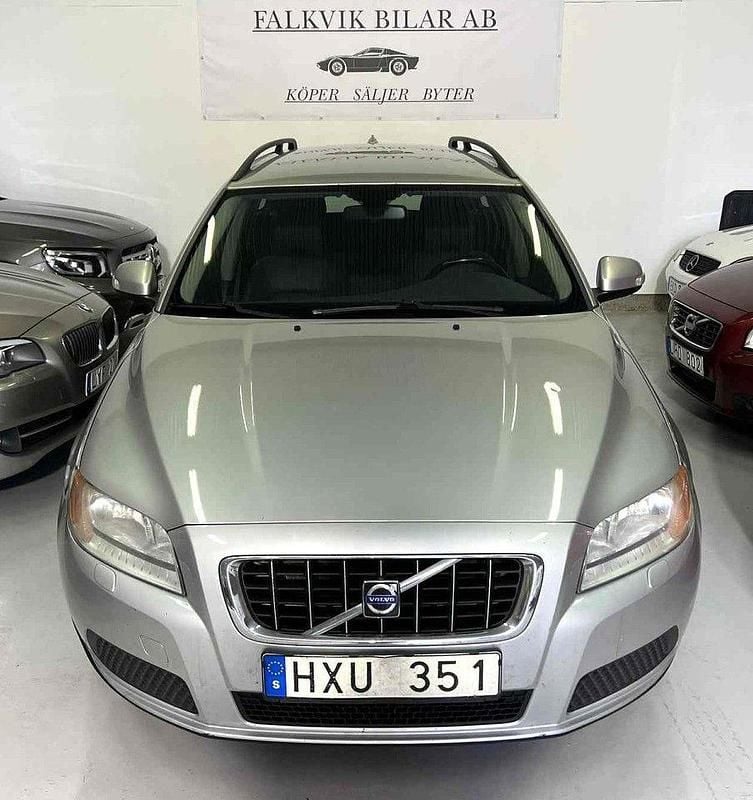 Ljusgrå (grå) Begagnad 2008 Volvo V70 Kinetic Kombi | 44 900 kr (Bra pris) - Bild 1/4