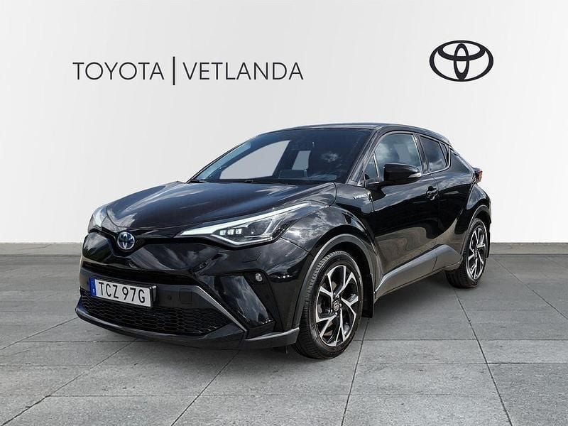 Svart (black mica metallic) Begagnad 2020 Toyota C-HR Edition SUV | 255 000 kr (Marknadspris) - Bild 1/3
