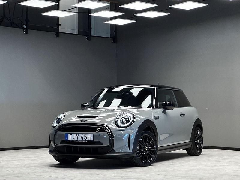 Grå Begagnad 2021 Mini Cooper SE Halvkombi | 189 900 kr (Marknadspris) - Bild 1/3