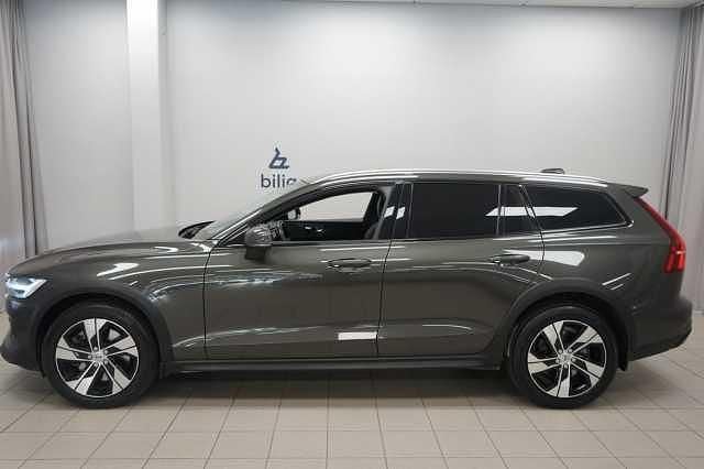 Begagnad Volvo V60 CC 197 HK (144 kW) 2022 Kombi