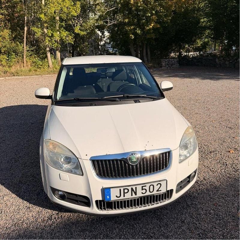 Vit Begagnad 2009 Skoda Fabia Elegance Halvkombi | 27 500 kr (Bra pris) - Bild 1/4