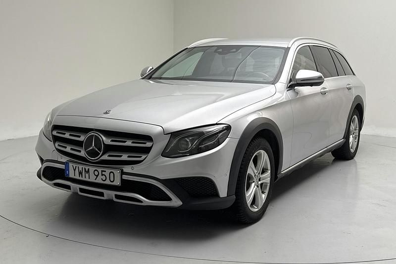 Silver Begagnad 2019 Mercedes E220 Avantgarde Kombi | 288 000 kr (Bra pris) - Bild 1/4