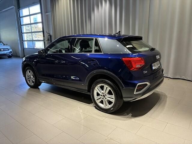 Begagnad Audi Q2 Advanced Plus 151 HK (111 kW) 2024 Navarrablå metallic SUV