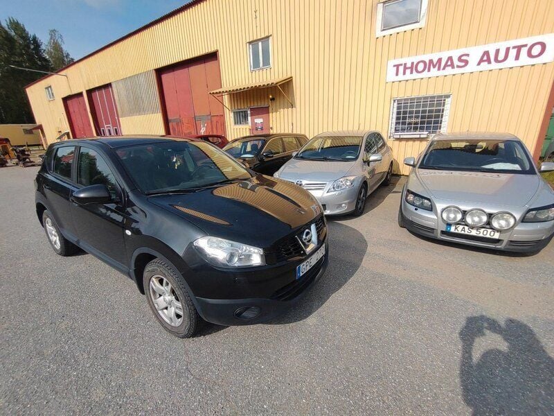 Svart Begagnad 2010 Nissan Qashqai SUV | 86 500 kr (Lite dyr) - Bild 1/4