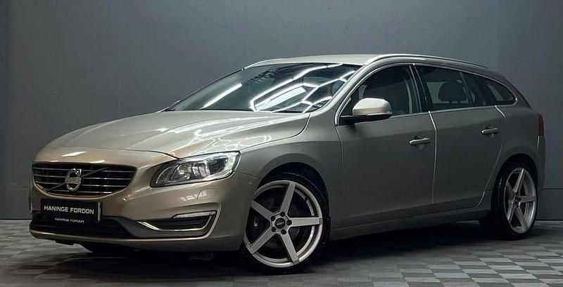 Ljusbrun (brun) Begagnad 2015 Volvo V60 Summum Kombi | 129 900 kr (Bra pris) - Bild 1/4